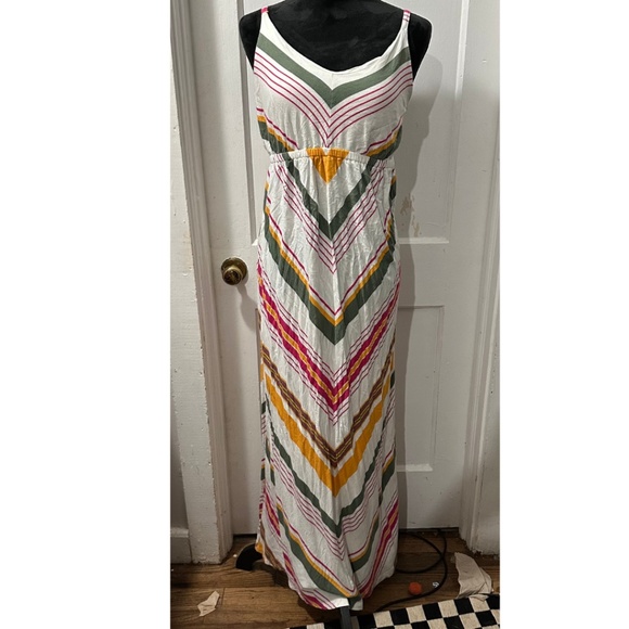 Old Navy Maternity White Chevron Maxi Dress in M - Picture 1 of 1